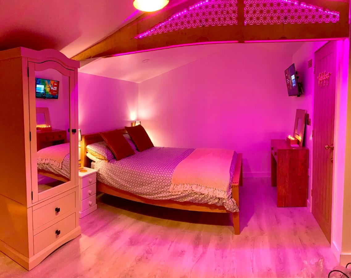 Shine Chalet - Unique & Comfortable Accommodation Redruth Kültér fotó